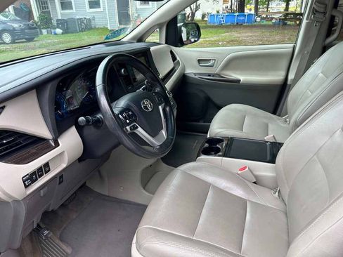Used 2015 Toyota Sienna XLE w/ XLE Navigation Package FWD image 8