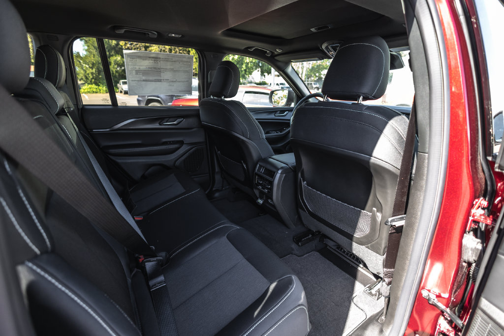 New 2026 Jeep Grand Cherokee Laredo X AWD/4WD image 27