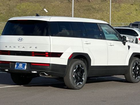 Used 2025 Hyundai Santa Fe SE image 3