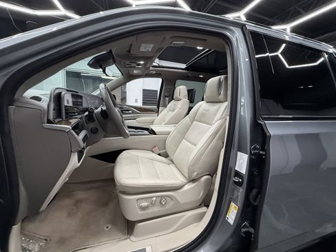 Used 2024 Cadillac Escalade Sport Platinum image 11