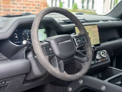 Used 2023 Land Rover Defender 110 V8 AWD/4WD image 25