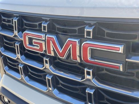 Used 2024 GMC Canyon AT4 image 28