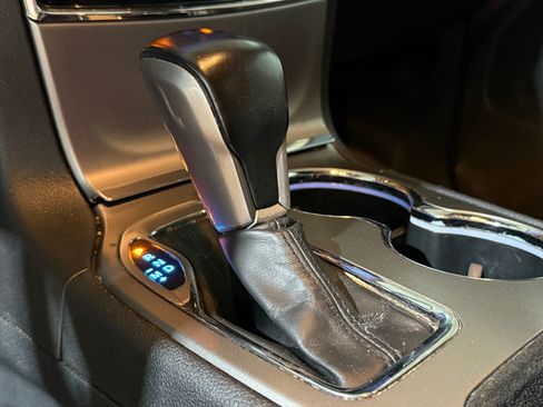 Used 2020 Jeep Grand Cherokee Limited w/ Luxury Group II image 16