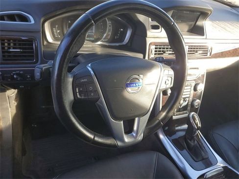 Used 2016 Volvo XC70 T5 Premier w/ Proximity Package image 11