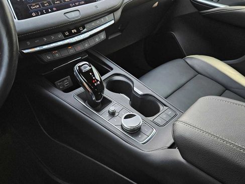 Used 2021 Cadillac XT4 Premium Luxury FWD image 16