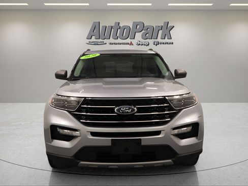 Used 2020 Ford Explorer XLT w/ Equipment Group 202A AWD/4WD image 3
