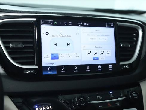 Used 2024 Chrysler Pacifica Touring-L image 25