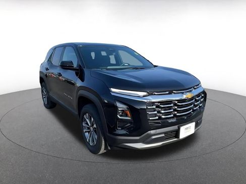 Used 2025 Chevrolet Equinox LT image 3