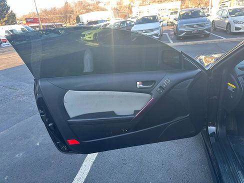 Used 2014 Hyundai Genesis 2.0T image 10