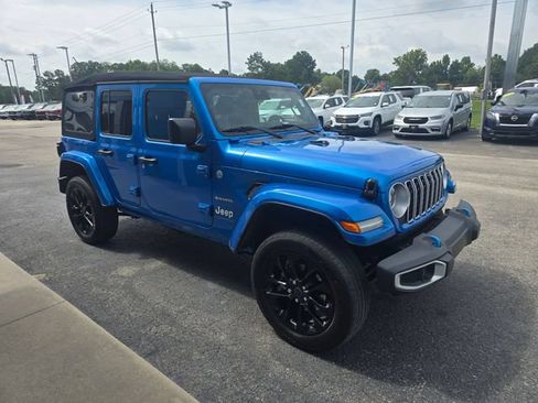 Used 2024 Jeep Wrangler Unlimited Sahara w/ Technology Group AWD/4WD image 7