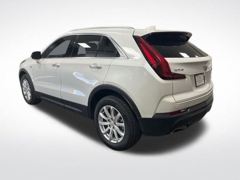 Used 2022 Cadillac XT4 Luxury w/ Cold Weather Package image 3
