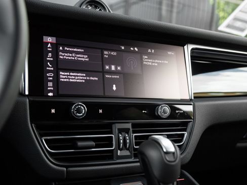 Certified 2026 Porsche Macan AWD/4WD image 25