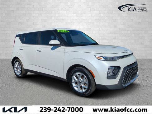 Certified 2022 Kia Soul LX w/ Technology Package image 1