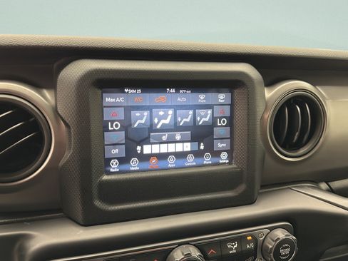 Used 2021 Jeep Wrangler Unlimited Sport AWD/4WD image 18