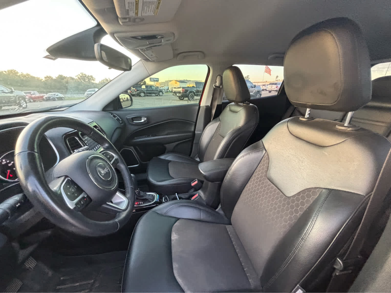 Used 2019 Jeep Compass Latitude FWD image 3