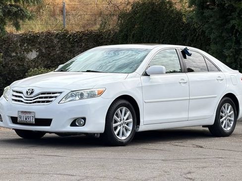 Used 2011 Toyota Camry XLE w/ SE/XLE Extra-Value Pkg FWD image 8