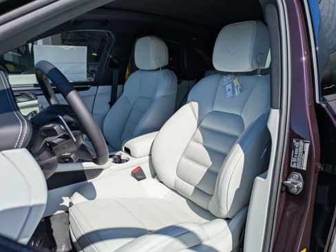 New 2026 Porsche Macan Turbo image 5