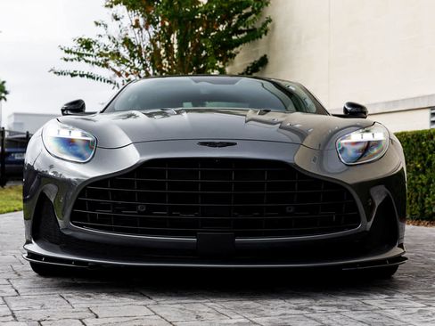 Used 2024 Aston Martin DB12 image 30