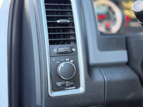 Used 2016 RAM 1500 Classic SLT AWD/4WD image 9
