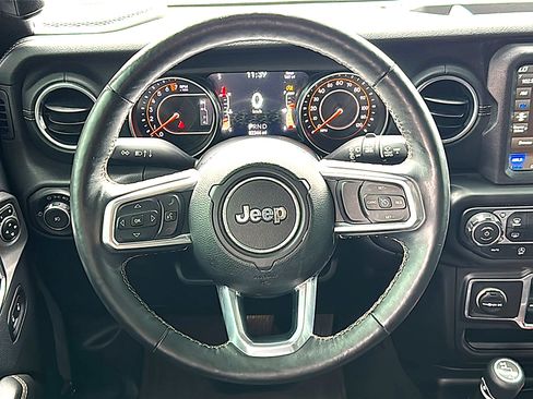 Used 2018 Jeep Wrangler Unlimited Sahara AWD/4WD image 27