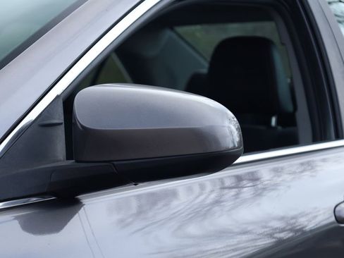 Used 2017 Toyota Camry SE image 18