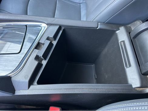 Used 2019 Buick Enclave Essence image 32