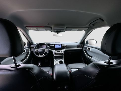 Used 2023 Ford Explorer XLT w/ Equipment Group 202A image 21