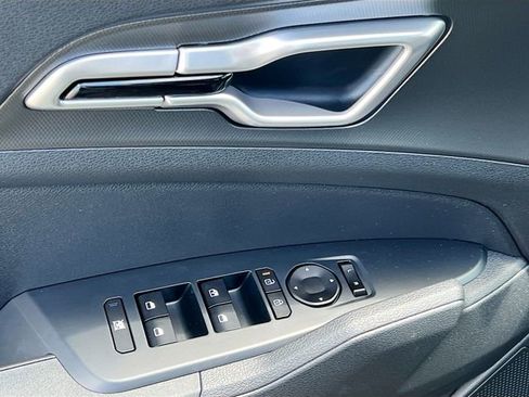 New 2026 Kia Sportage LX FWD image 17