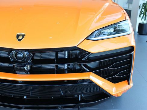Used 2025 Lamborghini Urus SE AWD/4WD image 8