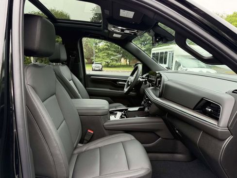 Used 2026 Chevrolet Suburban Z71 w/ Comfort Package AWD/4WD image 14