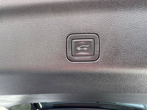 Used 2026 GMC Yukon Denali w/ Sun & Power Step Package AWD/4WD image 36