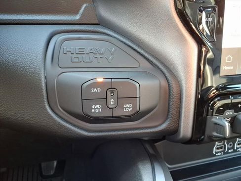 New 2026 RAM 2500 Laramie AWD/4WD image 17