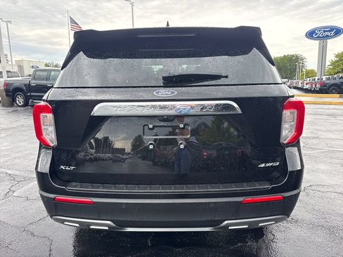 Used 2024 Ford Explorer XLT w/ Equipment Group 202A AWD/4WD image 8