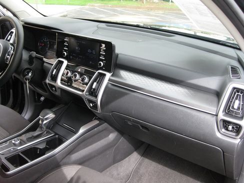 Used 2021 Kia Sorento LX FWD image 36