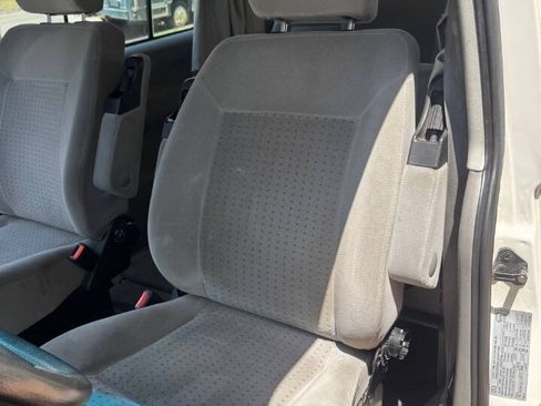 Used 2002 Volkswagen Eurovan MV FWD image 18