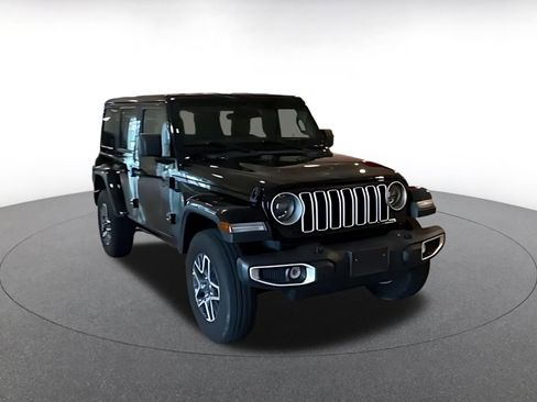 Used 2025 Jeep Wrangler Unlimited Sahara AWD/4WD image 15