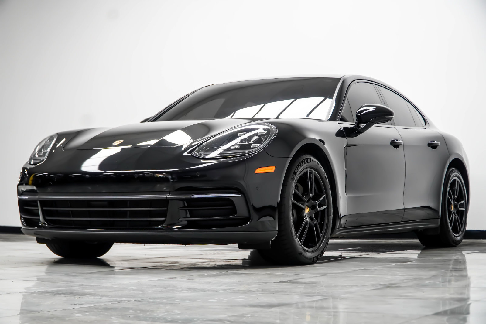 Used 2017 Porsche Panamera 4 AWD/4WD image 10
