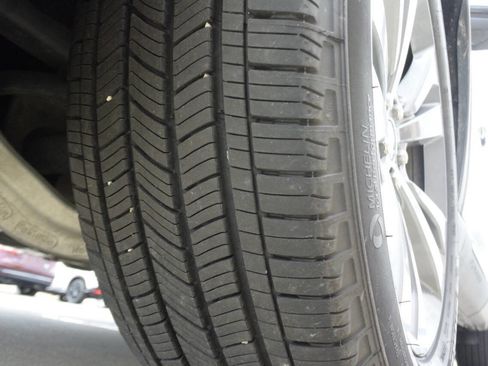 Used 2022 Ford Explorer XLT w/ Equipment Group 202A image 56