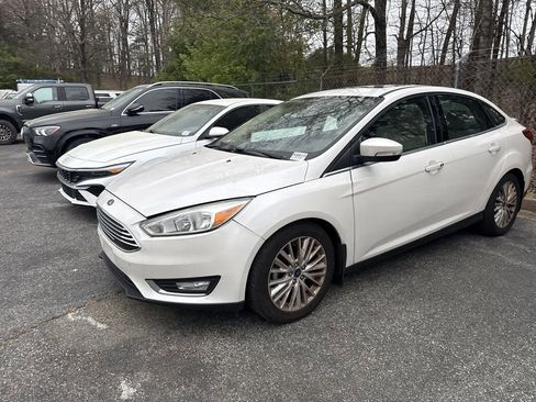 Used 2017 Ford Focus Titanium w/ Titanium Technology Package image 7