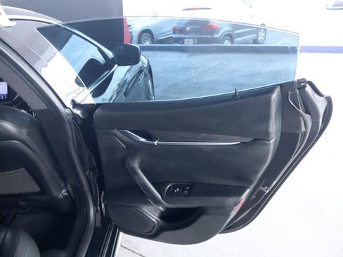 Used 2018 Maserati Ghibli RWD image 31