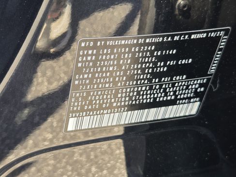 Used 2023 Volkswagen Tiguan SE image 33