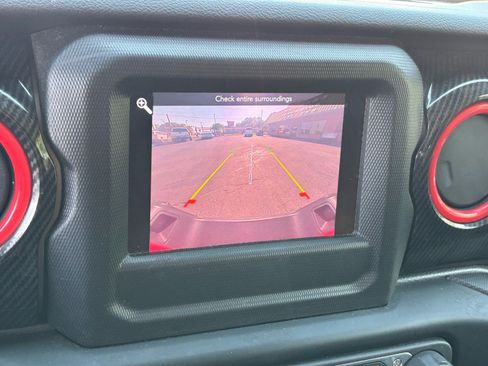 Used 2021 Jeep Gladiator Sport AWD/4WD image 12
