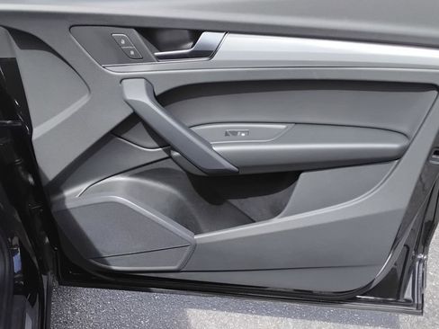 Certified 2025 Audi Q5 2.0T Premium image 25