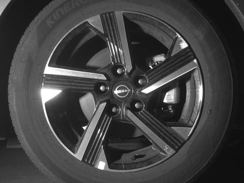 Used 2025 Nissan Sentra SV image 13