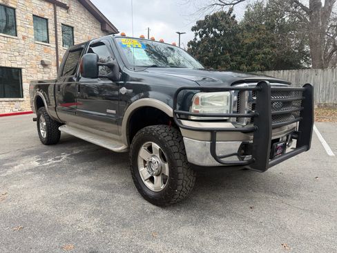 Used 2006 Ford F250 King Ranch image 3