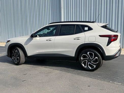 New 2026 Chevrolet Trax RS w/ Sunroof Package FWD image 2