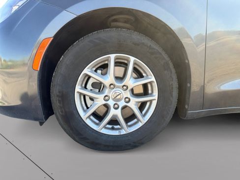 Used 2021 Chrysler Voyager Lxi FWD image 9