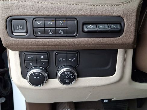 Used 2023 GMC Yukon Denali image 33