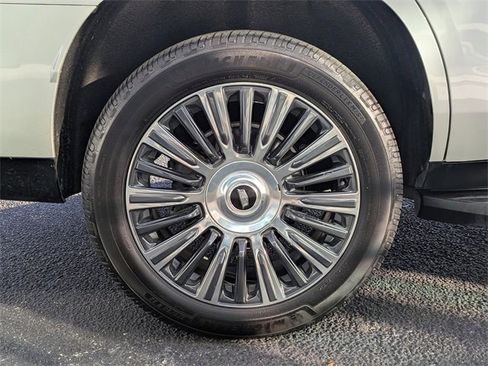 Used 2022 Cadillac Escalade Premium Luxury image 11