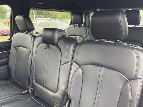 Used 2023 Jeep Wagoneer 4WD image 32